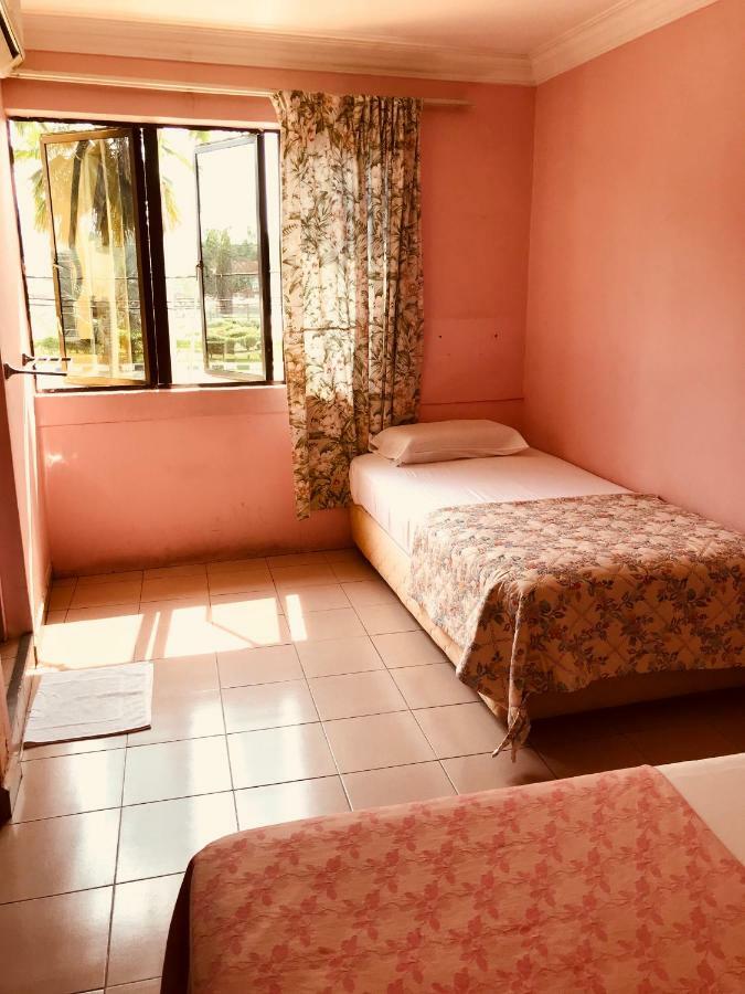Hotel Cahaya Танджунг Малим Екстериор снимка